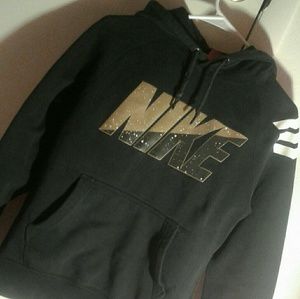 Nike hoodie (MAKE OFFERS)